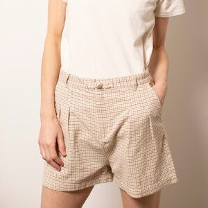 Kordal pleated knot closure shorts (cream)